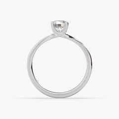 Premium Solitaire Round-Cut Engagement Ring in 925 Silver | Sstringz